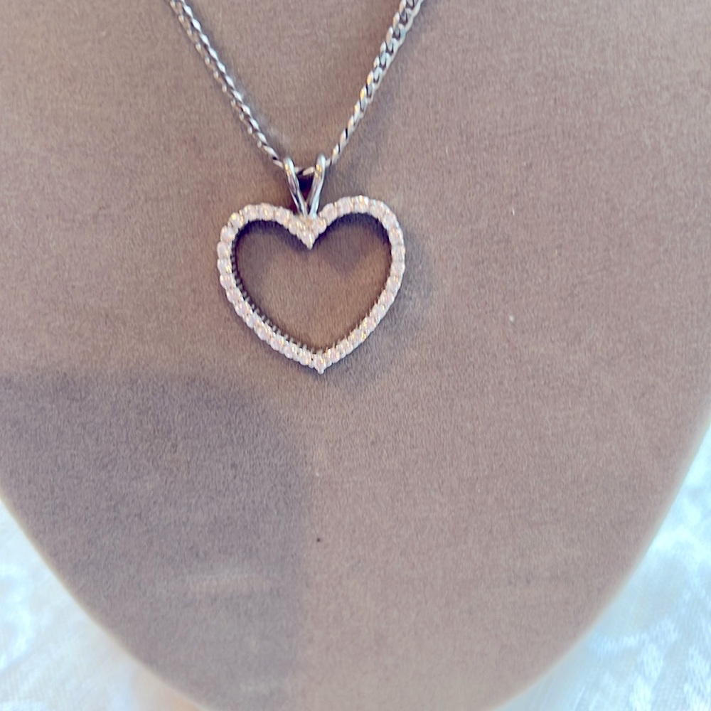 STERLING SILVER AND CZ HEART NECKLACE NWOT
